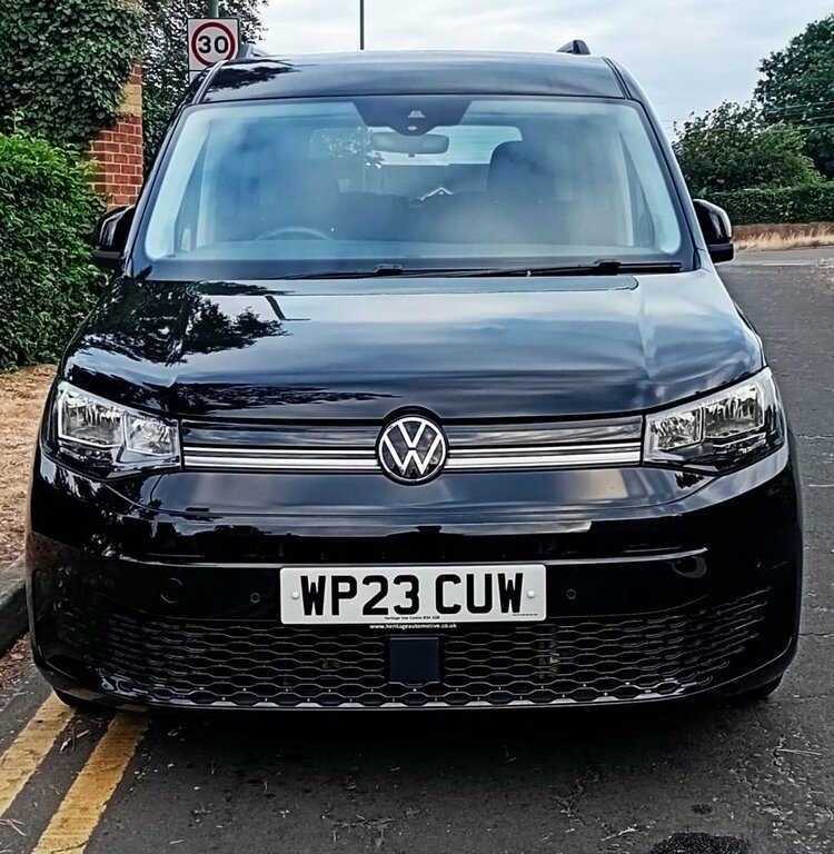 Volkswagen Caddy Maxi Life 2L Life Black #6