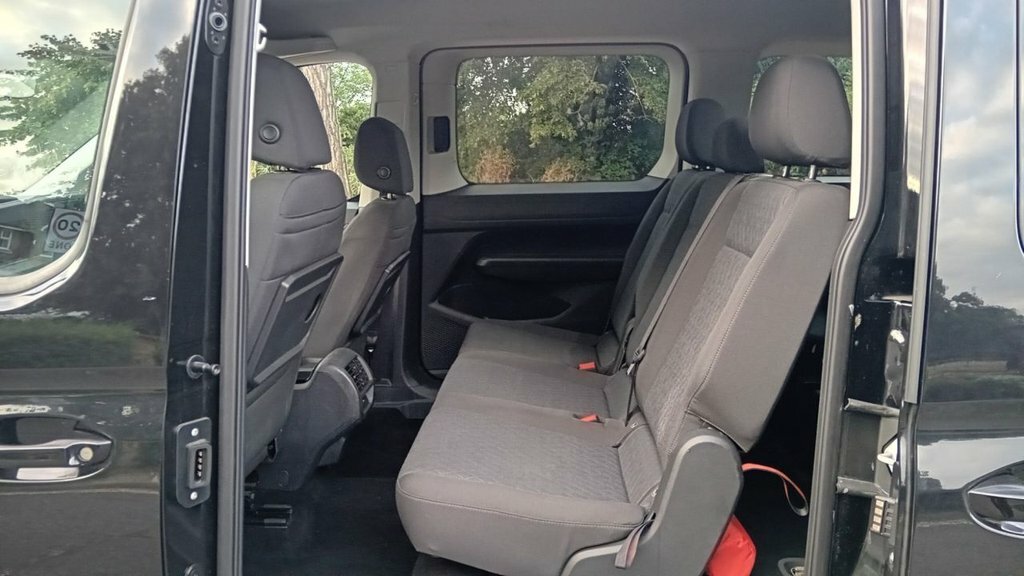Volkswagen Caddy Maxi Life 2L Life Black #2