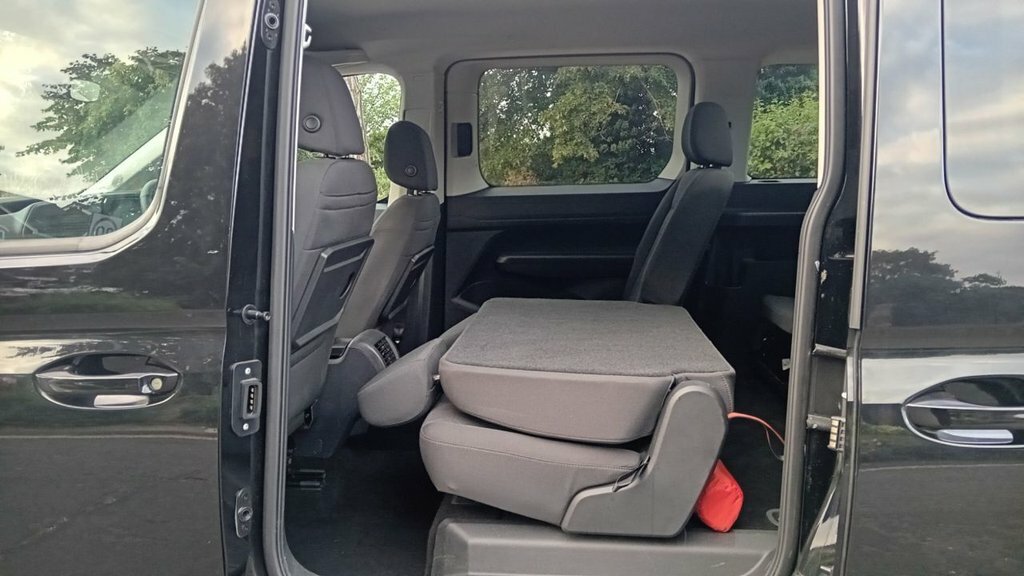 Volkswagen Caddy Maxi Life 2L Life Black #3