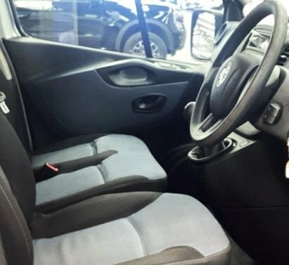 Vauxhall Vivaro Minibus BT18XFS Silver #6