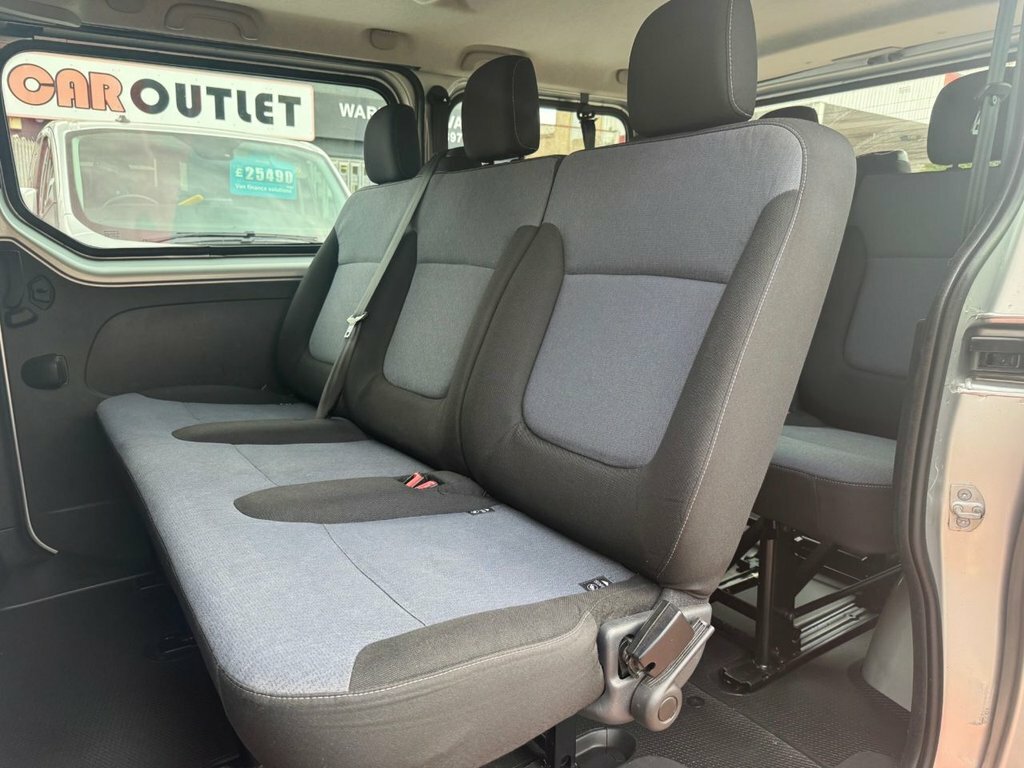 Vauxhall Vivaro Minibus BT18XFS Silver #5