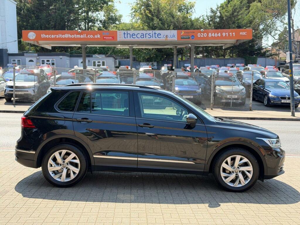 Volkswagen Tiguan Suv 1.5 Tsi Life Dsg Euro 6 Ss 202272 GL72BLV Black #4
