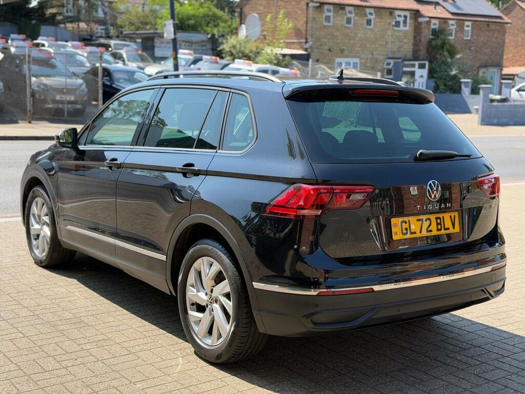 Volkswagen Tiguan Suv 1.5 Tsi Life Dsg Euro 6 Ss 202272 GL72BLV Black #2