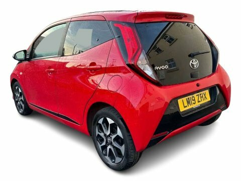 Toyota Aygo 1.0 Vvt-i X-trend Red #4