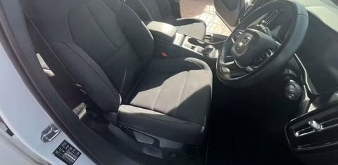 Volvo XC40 1.5 T3 Momentum White #5