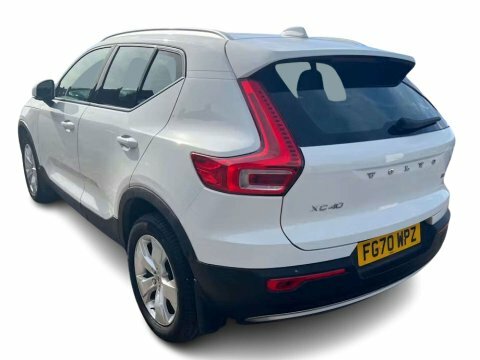 Volvo XC40 1.5 T3 Momentum White #4