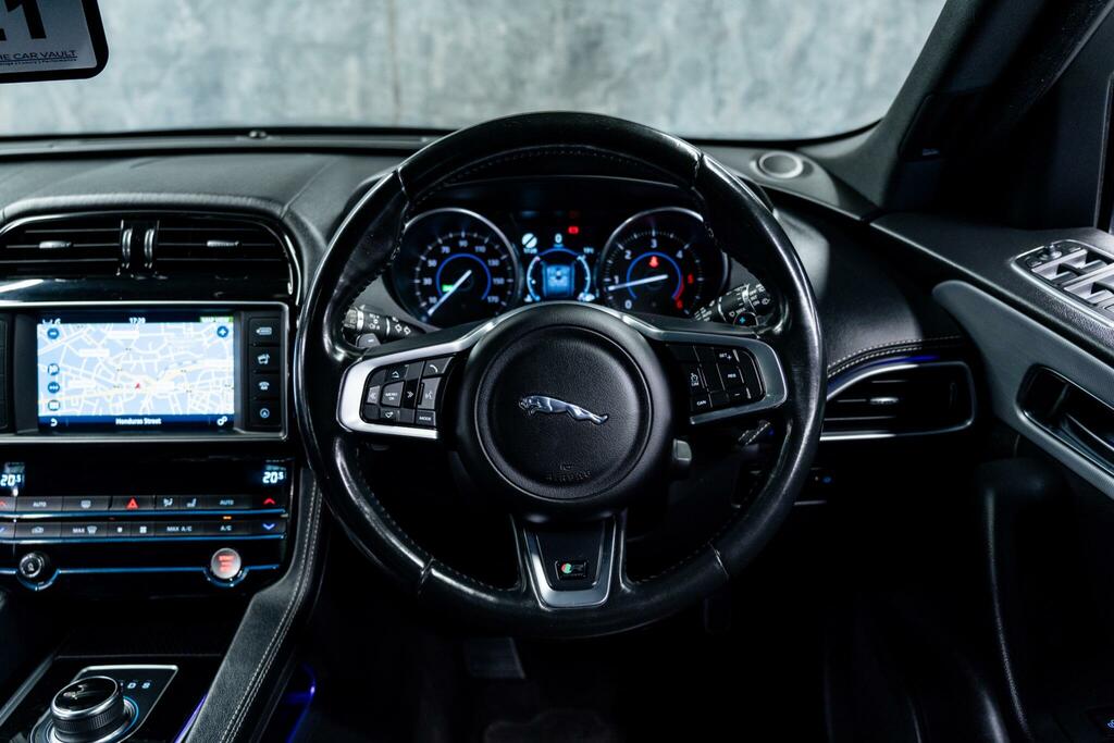 Jaguar F-Pace R-sport Black #2