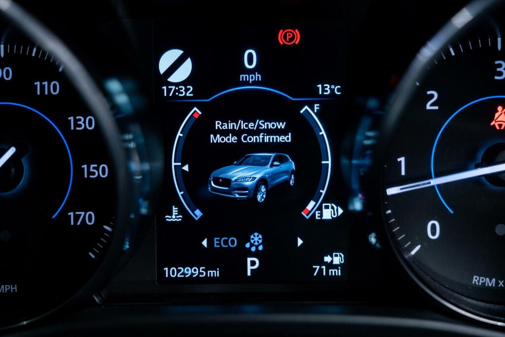 Jaguar F-Pace 2016 2.0 D180 R-sport Awd Euro 6 Ss Black #20