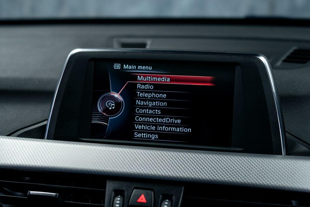 BMW X1 Estate Sdrive 18D White #31