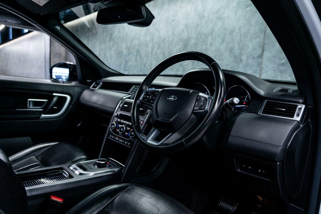 Land Rover Discovery Sport Landmark White #2