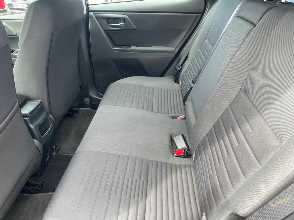 Toyota Auris 1.2T Icon  #11