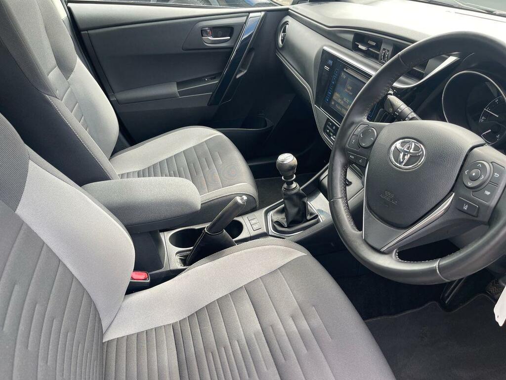 Toyota Auris 1.2T Icon Tss Grey #3