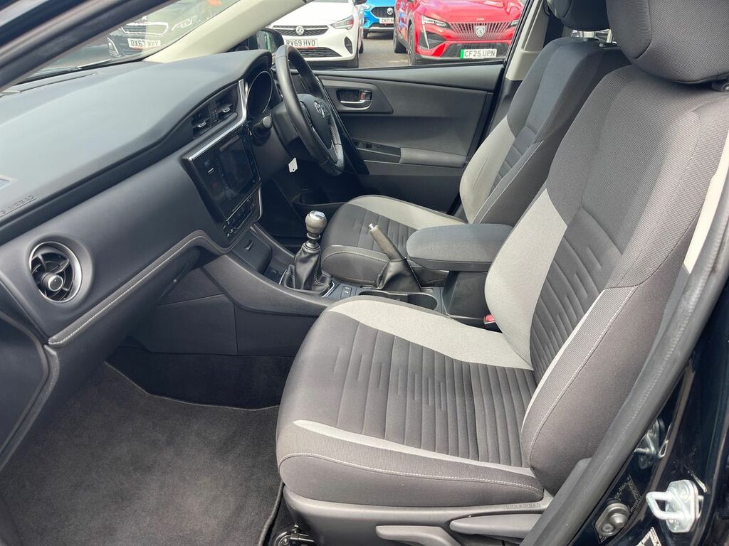 Toyota Auris 1.2T Icon  #9