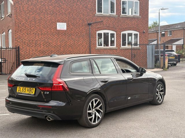 Volvo V60 2020 2.0 D3 Momentum Plus Euro 6 Ss Black #3