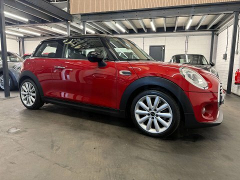 Mini Hatch 1.5 Cooper Red