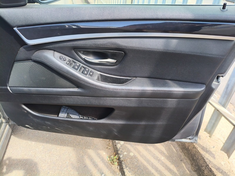 BMW 5 Series 520D Se U258 Black #27