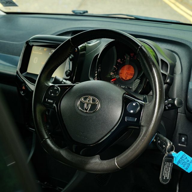 Toyota Aygo 1.0 Vvt-i X-press - Rear Camera - Air Con - Al Black #7