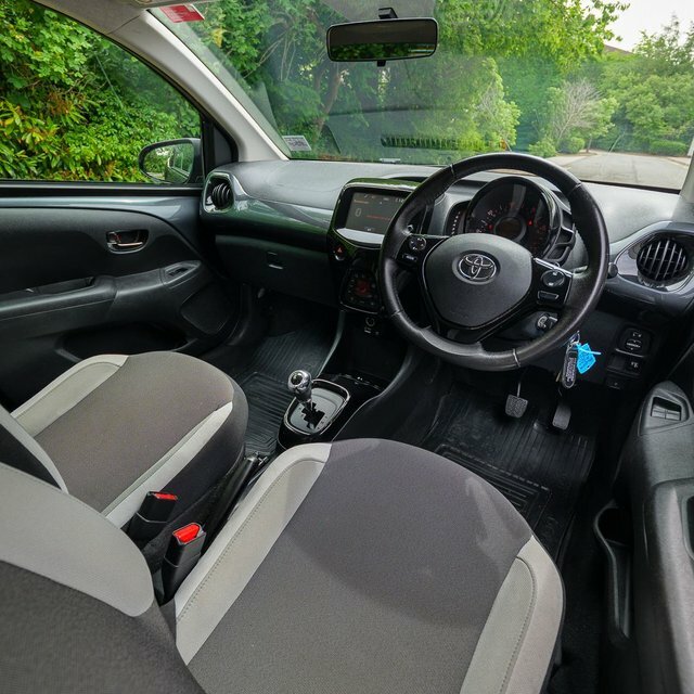 Toyota Aygo 1.0 Vvt-i X-press - Rear Camera - Air Con - Al Black #15
