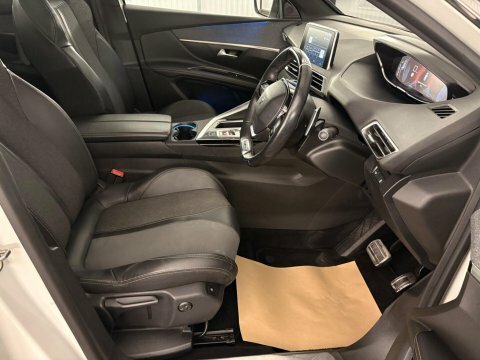 Peugeot 5008 1.5 Bluehdi Gt White #4