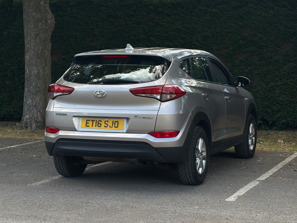 Hyundai Tucson 1.6 Gdi Blue Drive S 2Wd ET16SJO Beige #2