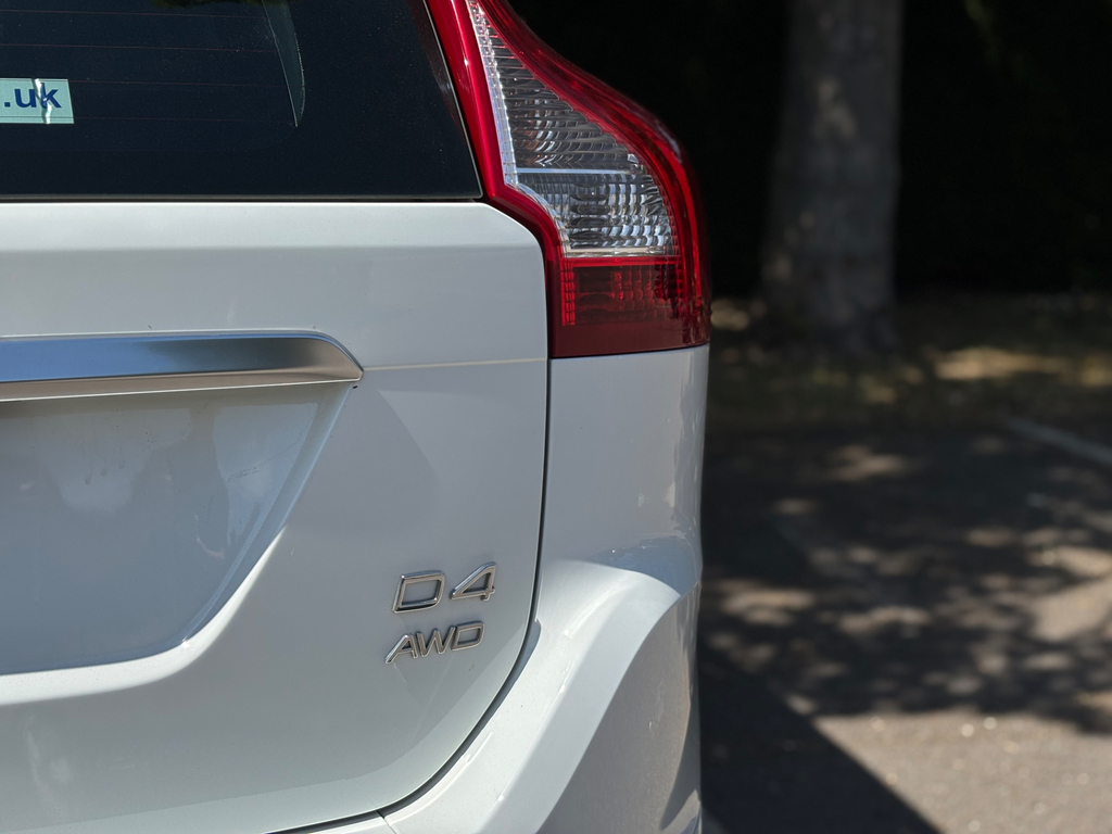 Volvo XC60 D4 190 R Design Lux Nav Awd SF66BDS White #5