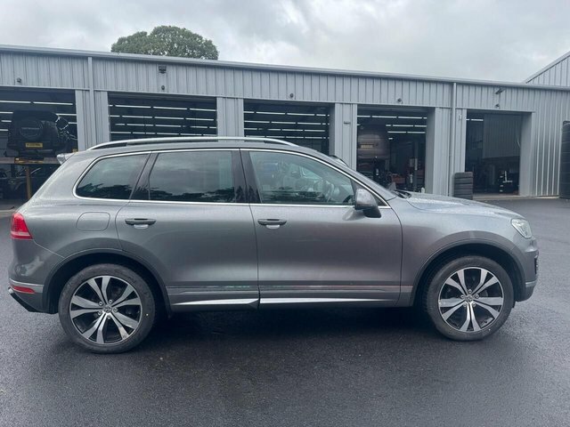 Volkswagen Touareg 3.0 Tdi V6 Bluemotion Tech R-line Suv T Grey #2