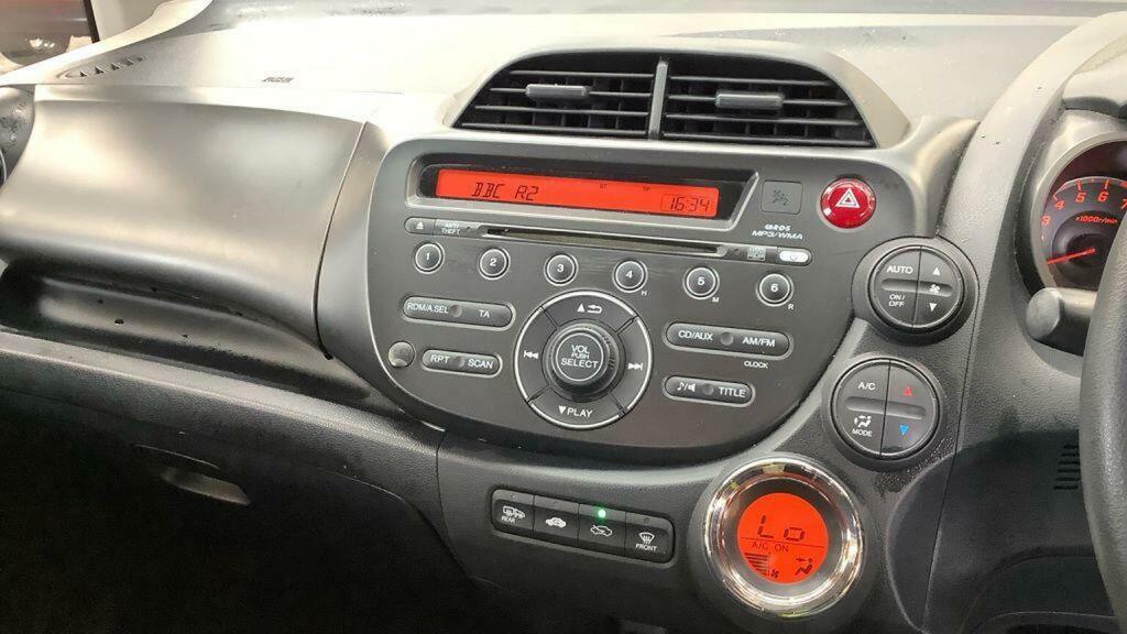 Honda Jazz Hatchback 1.4 I-vtec Es Plus Cvt Euro 5 2013 Brown #17