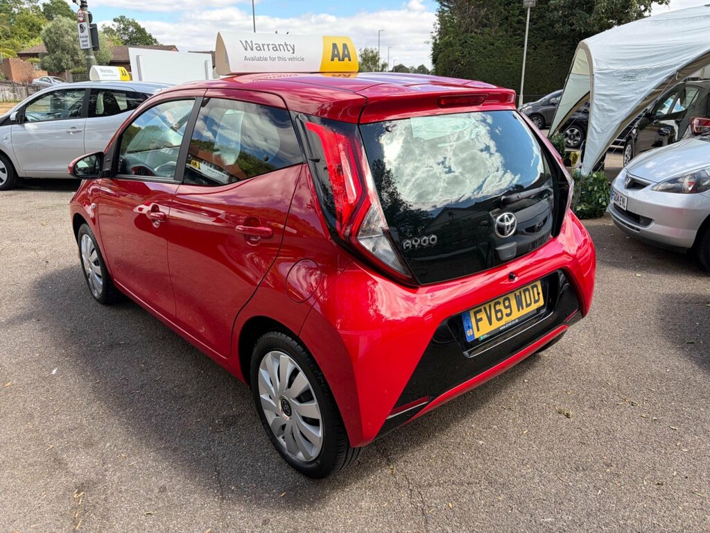 Toyota Aygo 1.0 Vvt-i X-play Euro 6 FV69WDD Red #3
