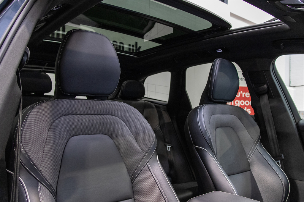 Volvo XC60 Recharge T8 R-design Pro #16