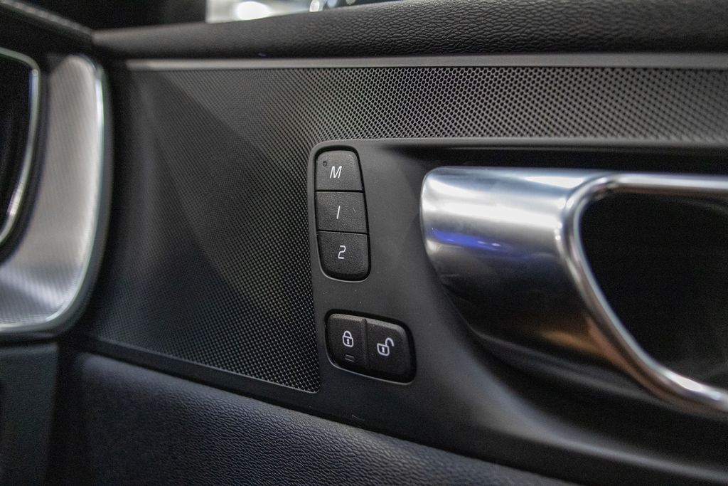 Volvo XC60 Recharge T8 R-design Pro #35