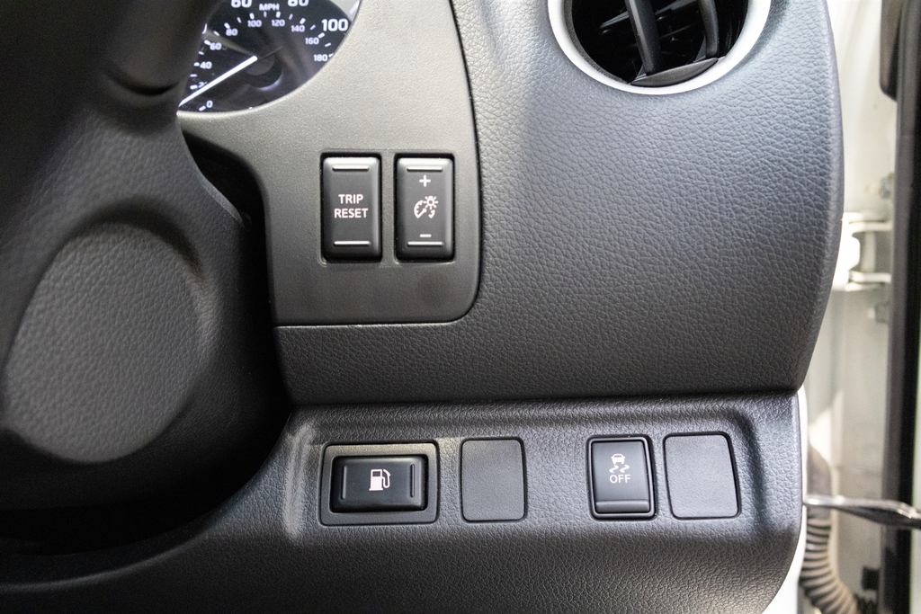 Nissan Navara Navara Visia Dci White #17