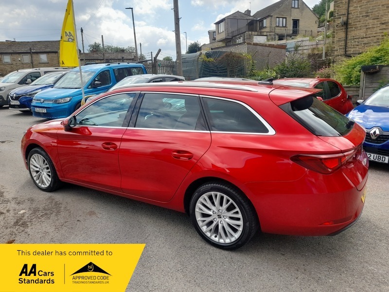 Seat Leon 1.5 Etsi Evo Xcellence Red #4