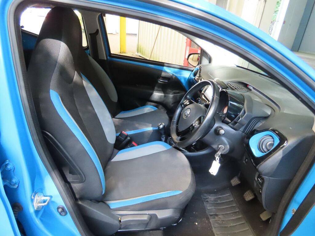 Toyota Aygo 1.0 Vvt-i X-play Hatchback Euro White #7