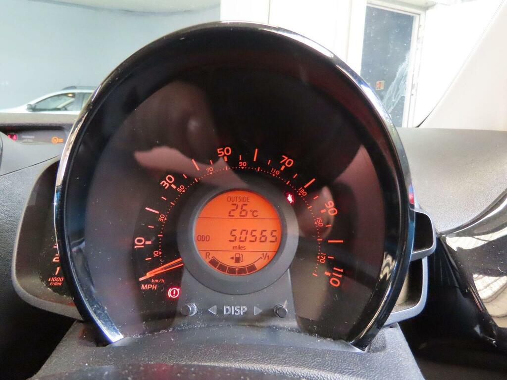 Toyota Aygo 1.0 Vvt-i X-play Hatchback Euro White #9