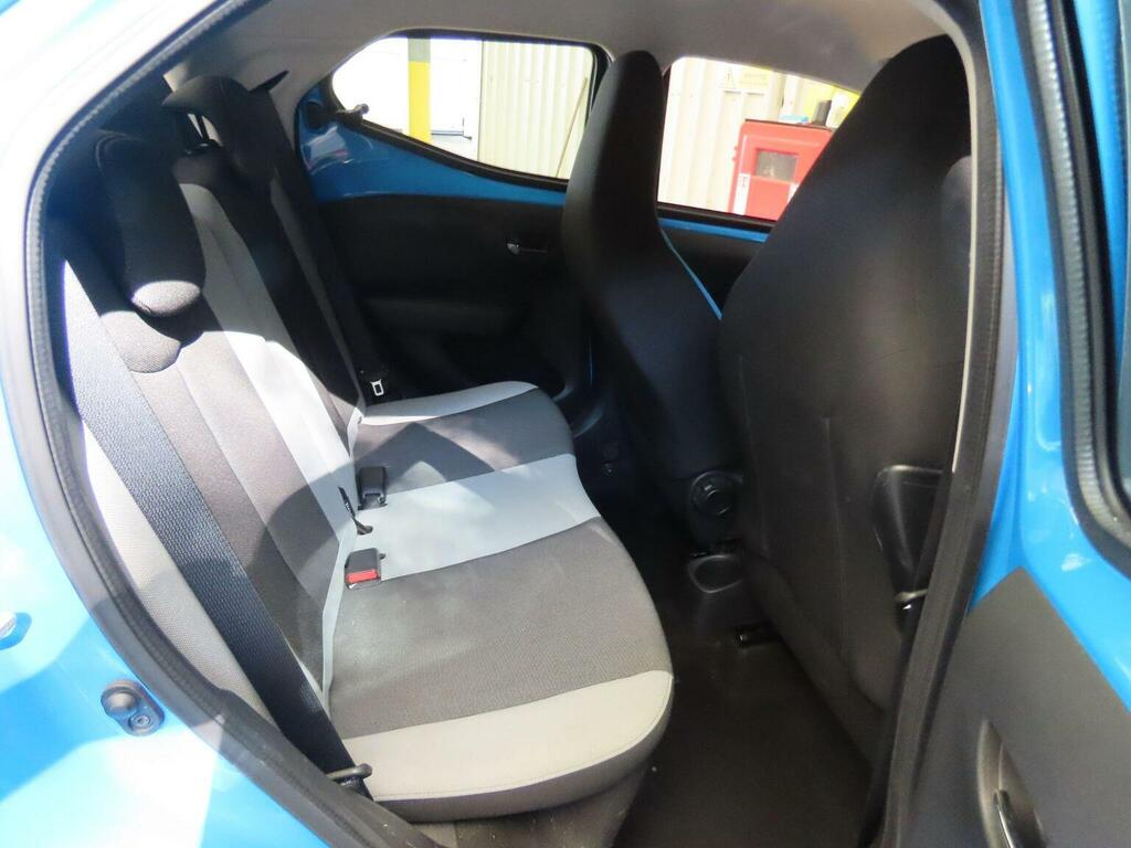 Toyota Aygo 1.0 Vvt-i X-play Hatchback Euro White #10