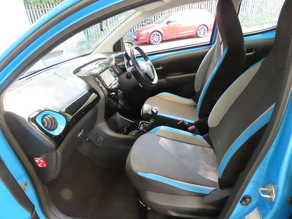 Toyota Aygo 1.0 Vvt-i X-play Hatchback Euro White #8
