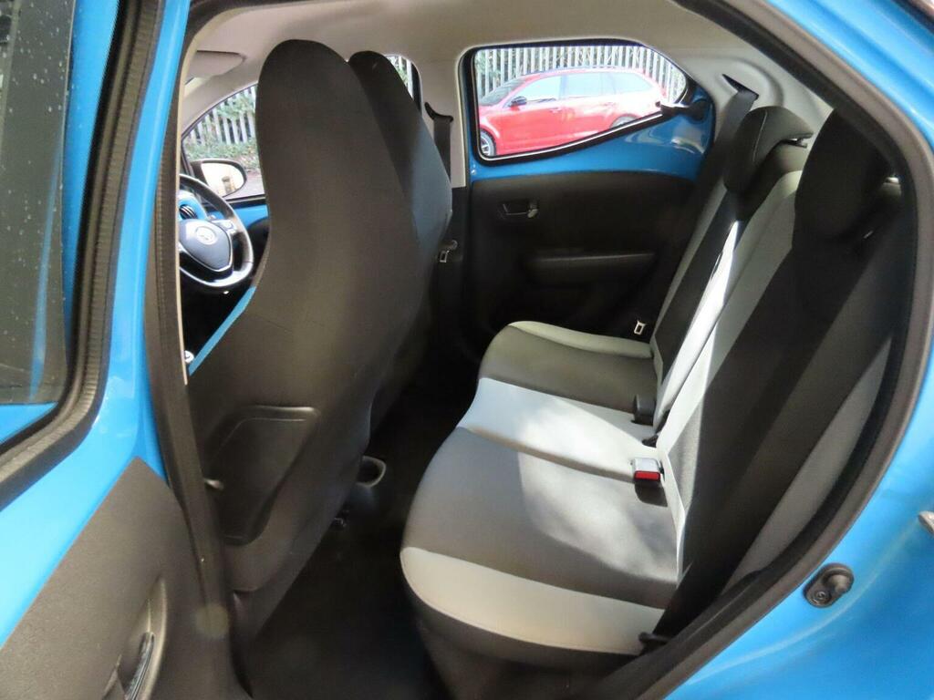 Toyota Aygo 1.0 Vvt-i X-play Hatchback Euro White #11
