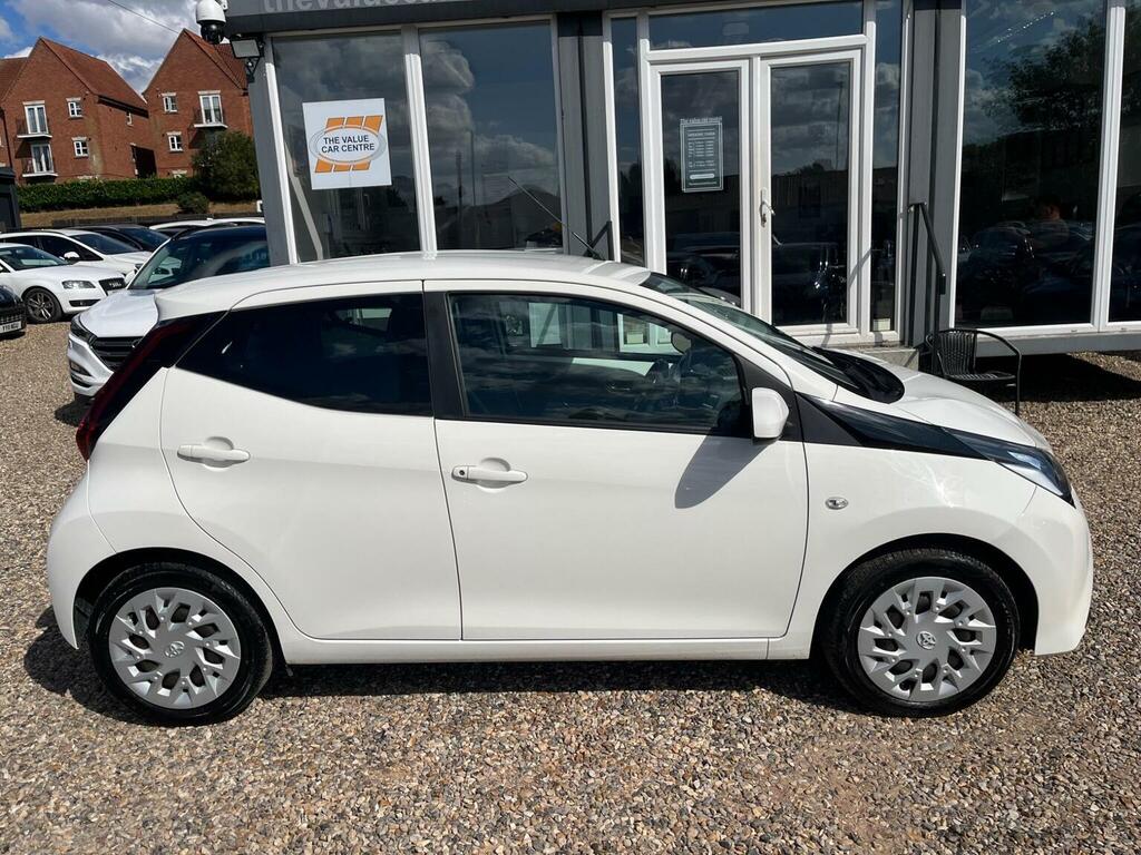 Toyota Aygo Hatchback 1.0 Vvt-i X-play Euro 6 201919 YT19LUB White #3