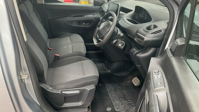 Peugeot E-Partner Peugeot E- Standard 800 100Kw 50Kwh Professional P Black #9