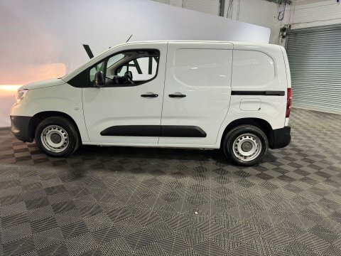 Vauxhall Combo 2022 72 1.5 XGZ8029 White #4