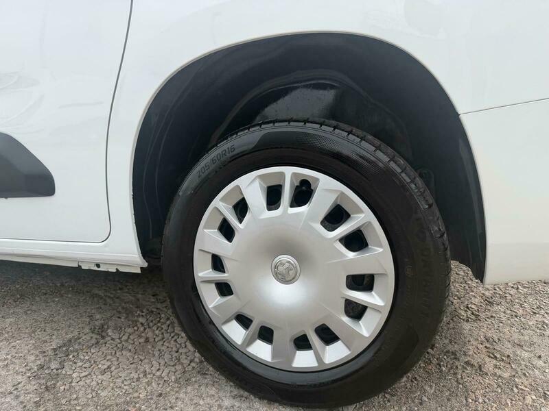 Vauxhall Combo 1.5 Turbo D 2300 Sportive L2 H1 Euro 6  #15