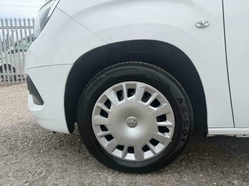 Vauxhall Combo 1.5 Turbo D 2300 Sportive L2 H1 Euro 6  #17