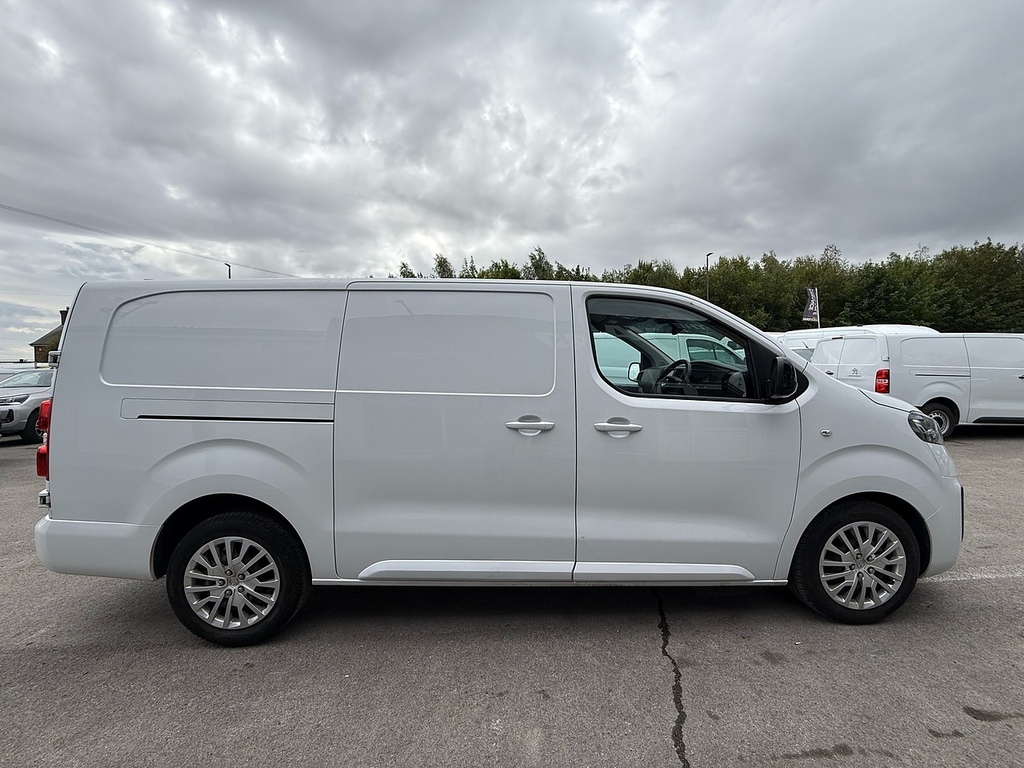 Vauxhall Vivaro 1.5 Turbo D 2900 Pro Lwb Air Con Van 6Dr Ma White #4