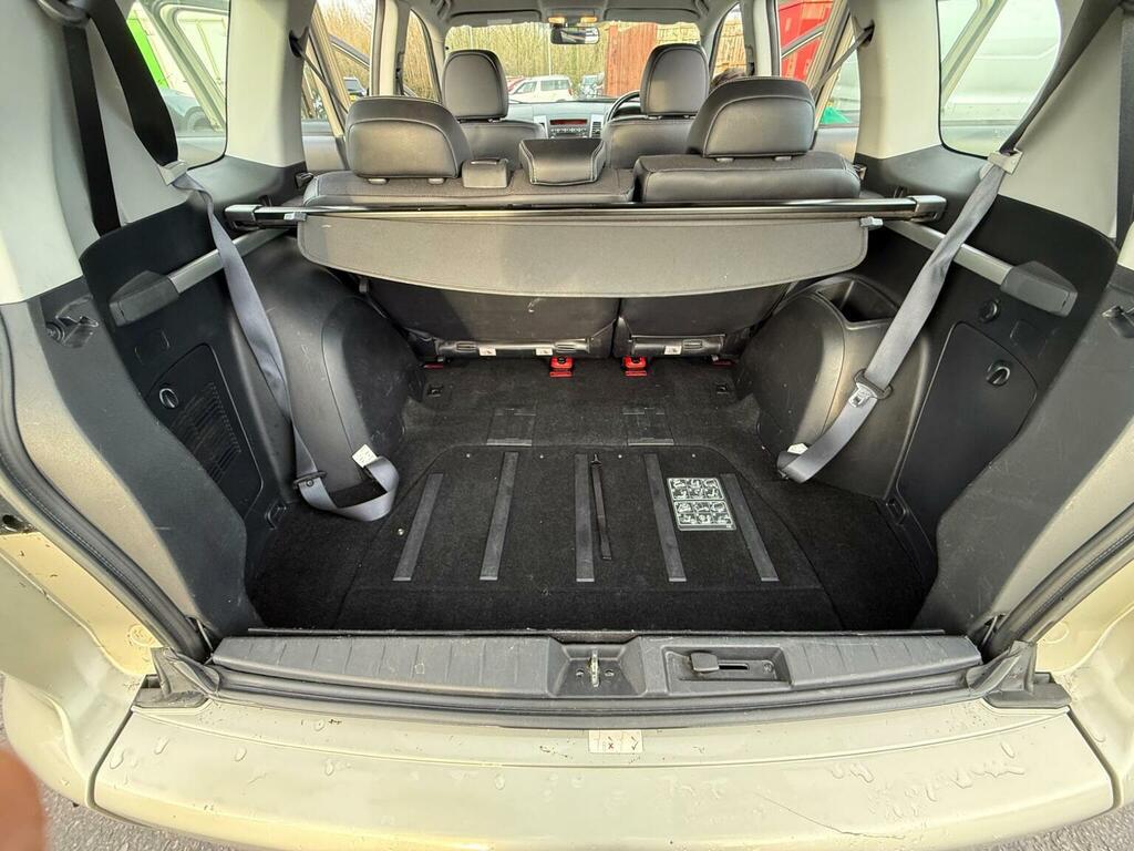 Citroen C-Crosser 2.2 Exclusive Hdi Black #16