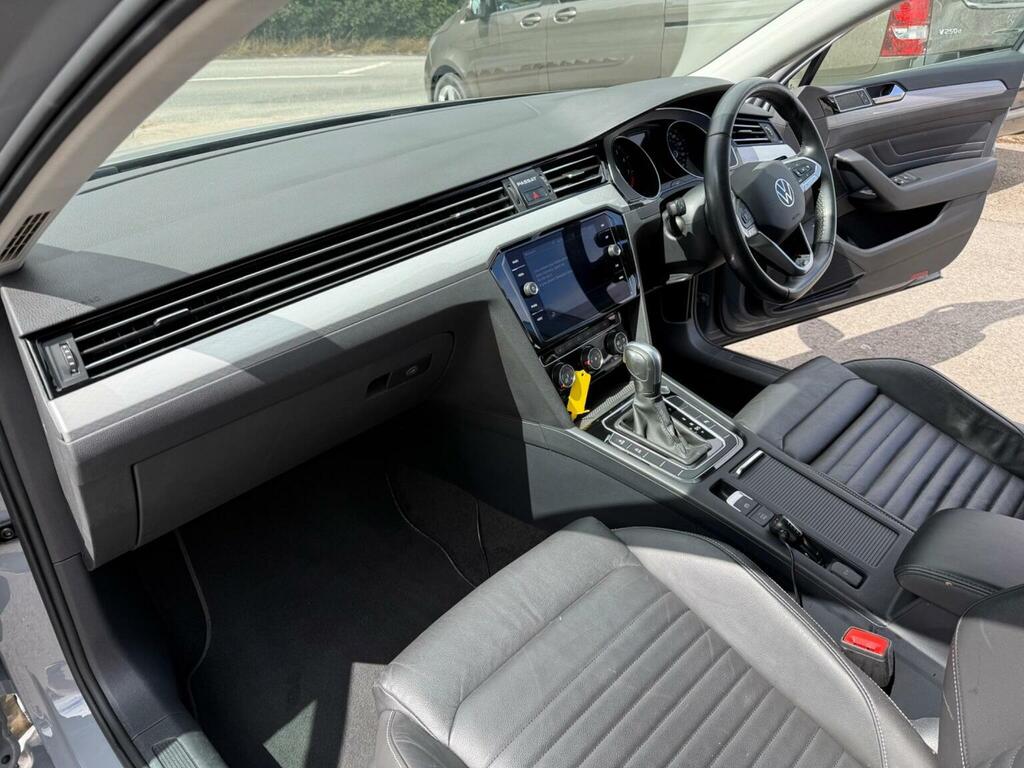 Volkswagen Passat Estate 2.0 Tdi 150Ps Se Nav Dsg Grey #19