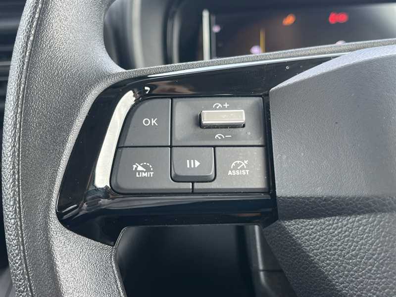 Vauxhall Combo Life 100Kw Design XL 50Kwh 7 Seat Estate Green #23