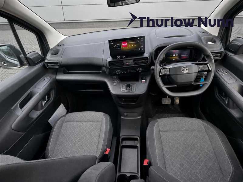 Vauxhall Combo Life 100Kw Design XL 50Kwh 7 Seat Estate Green #12