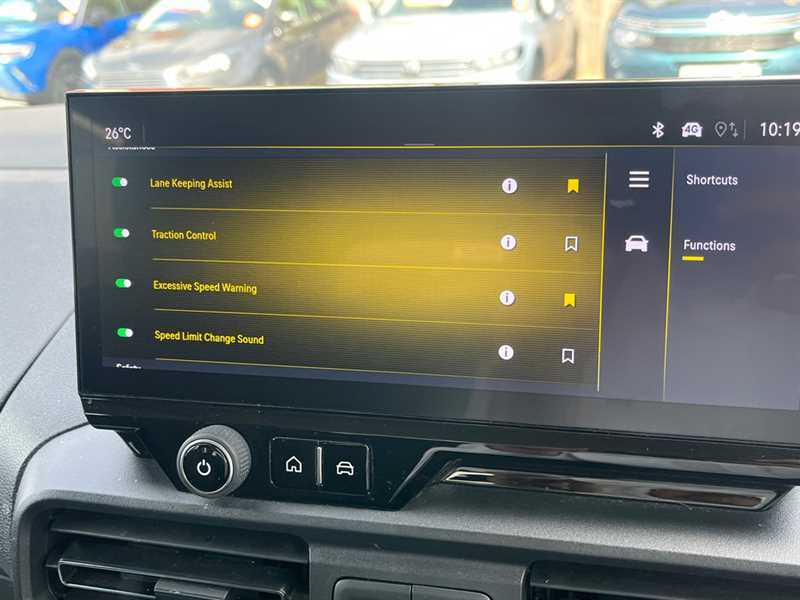 Vauxhall Combo Life 100Kw Design XL 50Kwh 7 Seat Estate Green #21