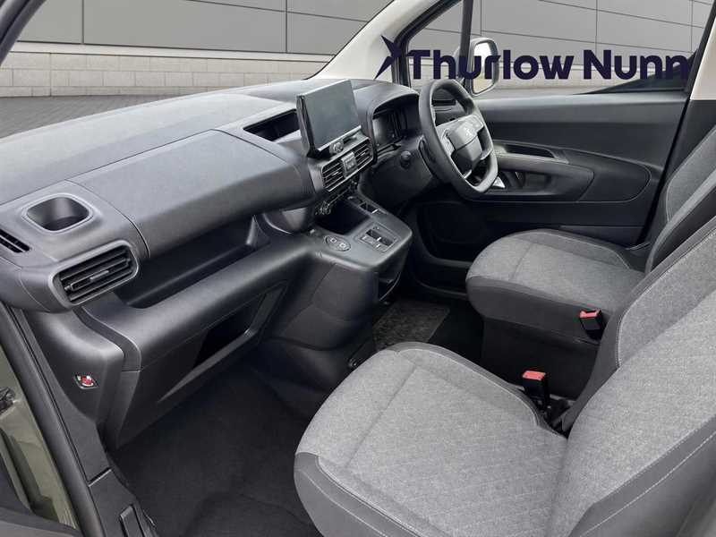 Vauxhall Combo Life 100Kw Design XL 50Kwh 7 Seat Estate Green #14