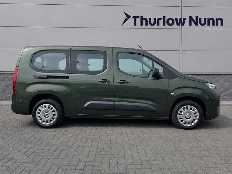 Vauxhall Combo Life 100Kw Design XL 50Kwh 7 Seat Estate Green #9